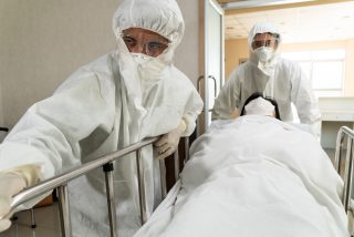 Odklad operací neočkovaných. Opatření, které má podle nemocnice zabránit šíření viru