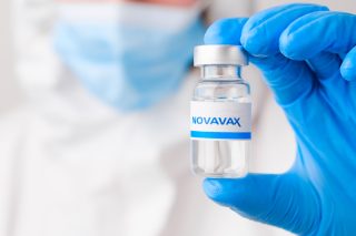 Vláda očekává, že nová vakcína od Novavaxu přiláká neočkované. Podle vakcinologa Dražana to stanovisko odmítačů očkování pravděpodobně nezmění