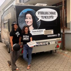 Pirátka Klusová se vysmála Babišovi: Karavan jsme měli už loni a takový, který si může dovolit normální člověk. „Zase opisuje,“ řekla