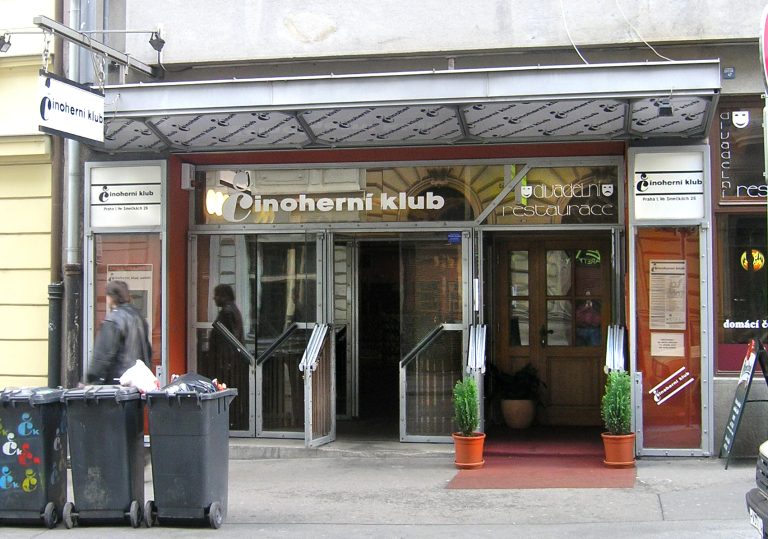 Divadlo stahuje představení z opravdu kuriózního důvodu. Autor hry trvá na obsazení role černošským hercem 1 praha cinoherni klub