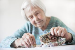 Důchody porostou nejméně o 650 korun. Kvůli zdražování to během roku mohou být další stokoruny