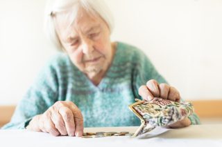 Senioři dostanou opět přidáno, letos už potřetí. Od podzimu si polepší o několik stovek