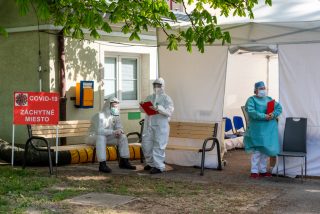 Slovensko má nový smutný rekord: ve třetí vlně epidemie covidu zaznamenalo nejvíc mrtvých
