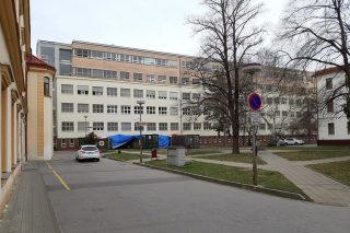 Husto ve Vojenské nemocnici v Brně. Ředitel si vzal v nouzovém stavu dovolenou. Nebylo to poprvé
