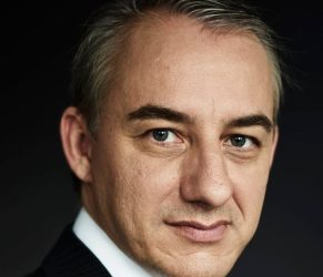 „Testování po třetí dávce postrádá logiku,“ řekl předseda odborů Středula. Vláda však opatření schválila