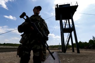 Napětí na Ukrajině sílí. Česko pošle dělostřeleckou munici a připravuje se na nejhorší scénář