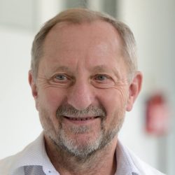 Bude Česko rozvolňovat? Je to předčasné, říká stínový ministr zdravotnictví Špičák