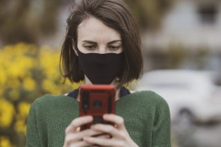 Chytrá karanténa hlásí další problém. Systém je přetížený a lidem neoznamuje povinnou karanténu