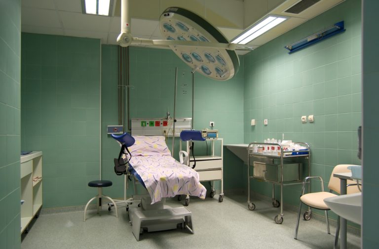 Polští Lékaři odmítli rodící ženě vyndat mrtvý plod z těla. V důsledku toho zemřela. Pozůstalí obviňují vládu 1 nemocnice gynekologie