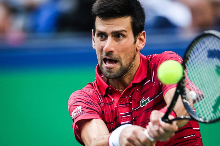 Pozitivní tenista Djokovič vědomě chodil na akce bez roušky a objímal se s dětmi 1 novak djokovic tenis