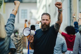 Antivaxeři se radikalizují a vzbuzují obavy. Jsou v hledáčku ministerstva vnitra