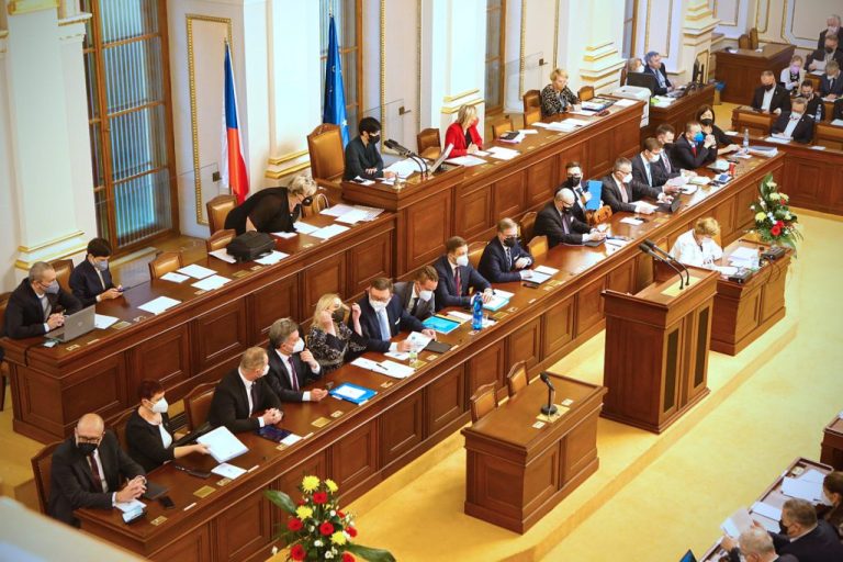 Vláda představila priority pro zvládání migrace. Vyjádřit se k nim bude moci i veřejnost 1 smemovna vlada foto