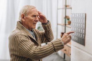 Lidí s Alzheimerovou chorobou je stále více. Podle doktora Rusina je jedním z hlavních příznaků dotazování se stále dokola na to samé