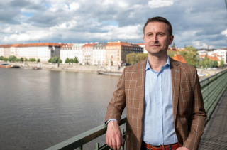 „Přehlížení nebo tolerování násilí je běžné,“ říká poslanec Zuna. Společnost je podle něj tak nastavená