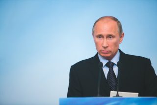 Díky západní pomoci Ukrajina stále hatí ruské plány. Putin zuří