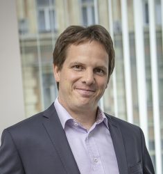 „Covid-19 ohrožuje bezpečnost,“ říká ředitel bezpečnostní agentury Peroutka. Problém je to i pro státní instituce