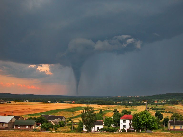 Větrné dny by měly brzy skončit. Tornáda se podle meteoroložky Valachové mohou prohnat i Českem 1 tornado