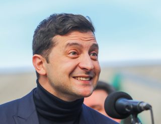 Prezident Ukrajiny využívá své herecké schopnosti během svých vystoupení. Jsou vidět v gestech i verbální komunikaci