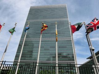 Moskva chce přesun sídla OSN z New Yorku do neutrálnější země. Ruští diplomaté tam teď totiž nemohou