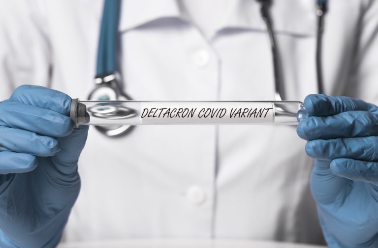 Svět se obává deltakronu, nové mutace covidu. Ta se od předchozích variant zcela liší. V Evropě se objevily už desítky případů 1 deltakron
