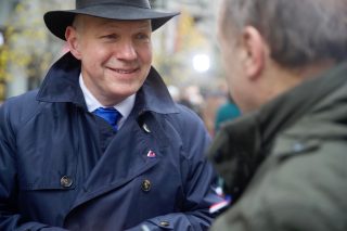„Zemanova milost je ohavná. Prezident je mimo a pod vlivem kriminálního okolí,“ říká senátor a kandidát na prezidenta Pavel Fischer