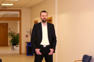 „Závidět lidem, kteří prchají před válkou vstupenku do zoo, je divné,“ říká poslanec Heller