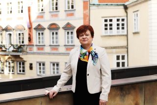 „Lidé nemohou pouze stát s nataženou rukou a čekat, že něco dostanou,“ říká poslankyně Krutáková