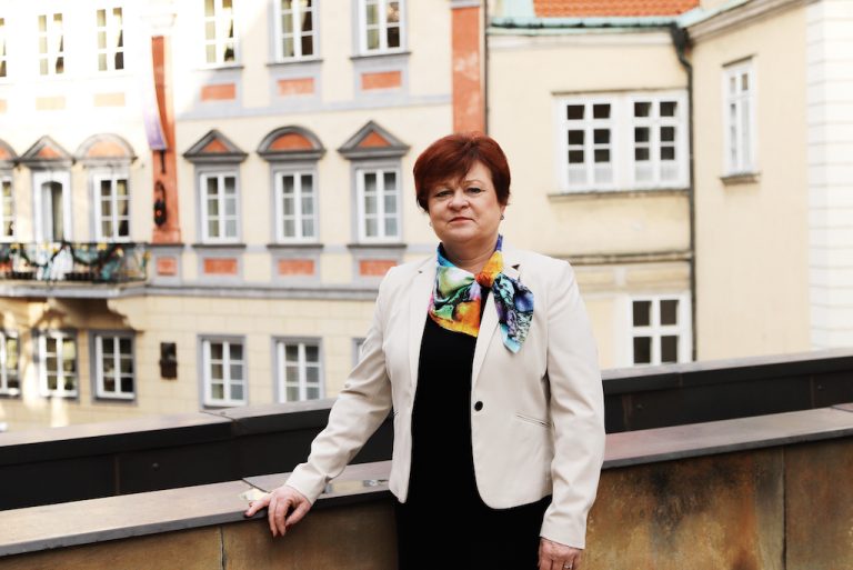 „Lidé nemohou pouze stát s nataženou rukou a čekat, že něco dostanou,“ říká poslankyně Krutáková 1 jana krutakova