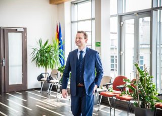 Poslanec Zuna: Společnost začne hledat viníka u lidí, kterým teď pomáháme. Ekonomika i vláda bude pod tlakem