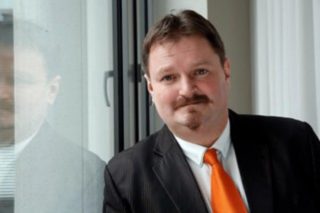 Cena benzínu může lámat rekordy, v budoucnu ale možná zase začne dvojkou, tvrdí ekonom Bartoň