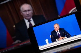 Média v Rusku nemají dovolenu kritiku vůči Kremlu. Nezávislost je považována za dezinformaci