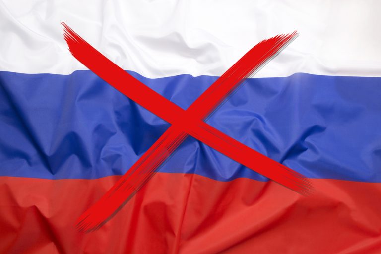 ruska vlajka preskrnuta