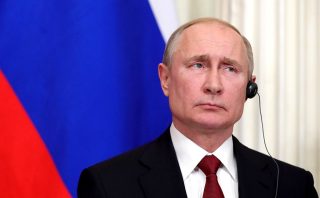 Ruská centrální banka bije na poplach. Putin to ignoruje a mluví o stabilizaci ekonomické situace