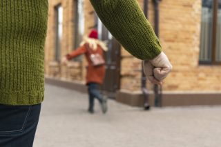 Rusofobie po napadení Ukrajiny v Česku sílí. Rusové žijící u nás se stále častěji stávají terčem útoků. Někteří se to ale bojí hlásit