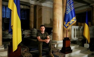 Zelenskyj: Potrestáme každého, kdo v této válce páchá zvěrstva. Rodiny jsou stříleny přímo na silnici. Ukrajina potřebuje koridory