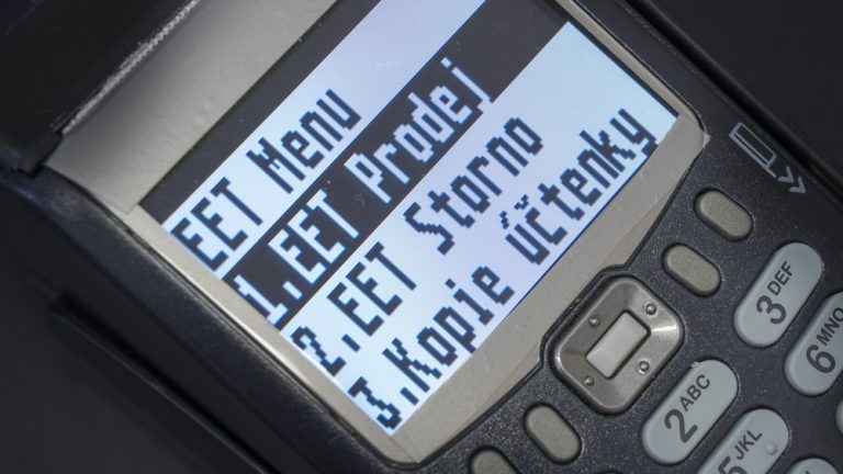 Konec elektronické evidence tržeb, udávání a pokut už je na dohled. S EET se podnikatelé potýkali šest let 1 eet terminal