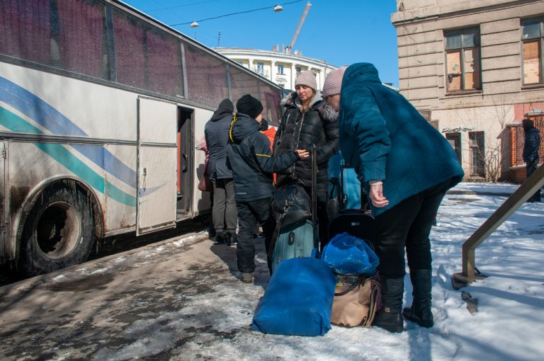V Mariupolu svitla naděje na úspěšnou evakuaci. Vydržela ale jen dva dny 1 evakuace autobus ukrajina