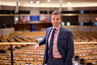 „Systémy na detekci emocí mohou zachytit vaše reakce a poslat je na personální oddělení,“ varuje europoslanec Kolaja