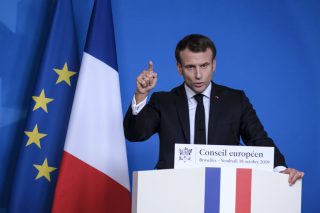 Macron zkritizoval Putina. Řekl mu do očí, že se dopustil historické chyby