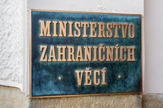 České ministerstvo zahraničí je terčem posměchu ze strany ruských diplomatů. Důvodem je výzva adresovaná ruským ambasádám