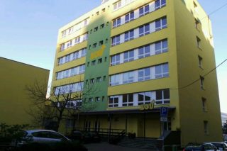 Za útokem mačetou v pražské Michli stojí student školy