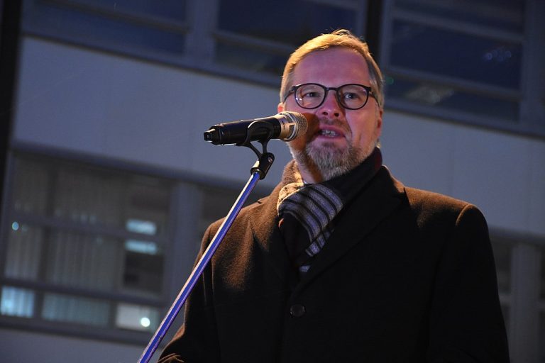 Politici se hádají o to, kdo by lépe zvládnul požár v Českém Švýcarsku. Ústecký hejtman si stěžoval na přístup premiéra Fialy 1 petr fiala
