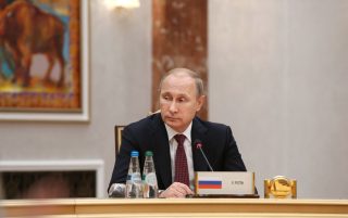 Putin může brzy vyhlásit třetí světovou válku, varuje britský ministr obrany