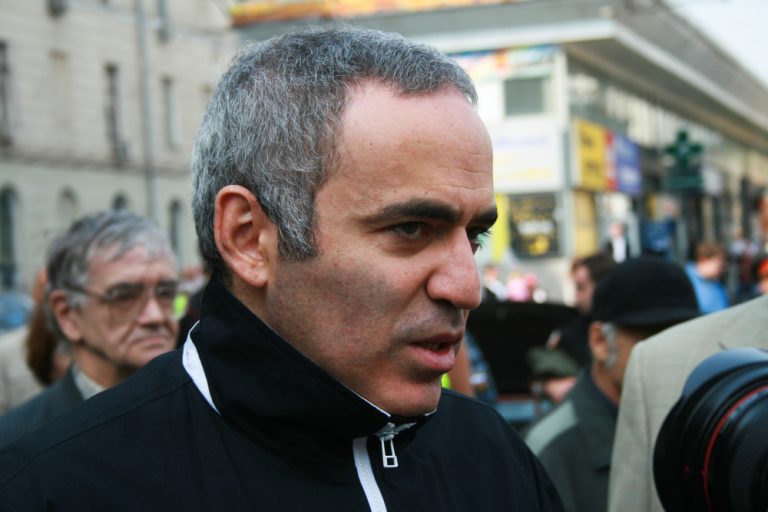 Kasparov: Ruská společnost musí pochopit, že válka na Ukrajině je prohraná. Pak podle něj může nastat pád Putinova režimu 1 sachista kasparov