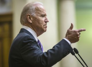 Biden ukázal na dva viníky vysokých cen ropy – pandemie covidu-19 a Putin
