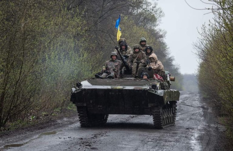 Ukrajina hlásí velký úspěch. Vojáci vytlačili z Charkova ruskou armádu 1 uk tank