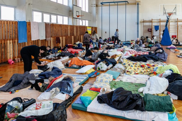 Podle OSN opustilo domov více než 11 milionů Ukrajinců. Většina Čechů stále pomoc uprchlíkům podporuje 1 uprchlici ukrajina deti