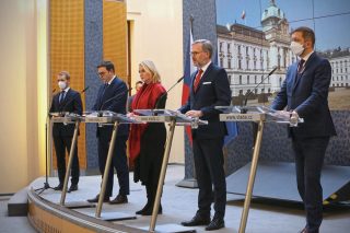 Vládní koalice se vyhýbala tématu o strategii zvládání uprchlické krize. Města situaci ale zvládají