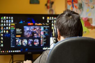 Hrozba zvaná počítačové hry: Hraní může člověka naprosto pohltit, varuje expert Dékány