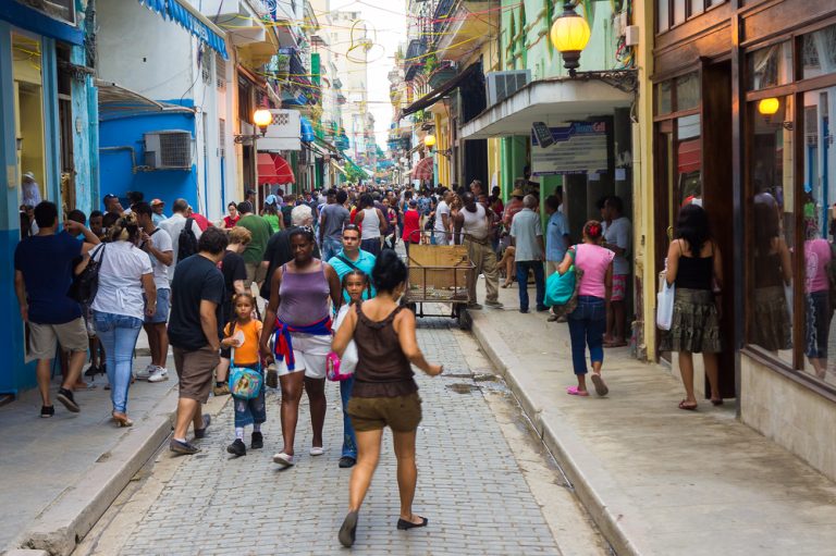 Kubánci mohou po čtyřech letech získat víza do USA. Američané totiž obnovují v Havaně konzulární služby 1 kuba havana